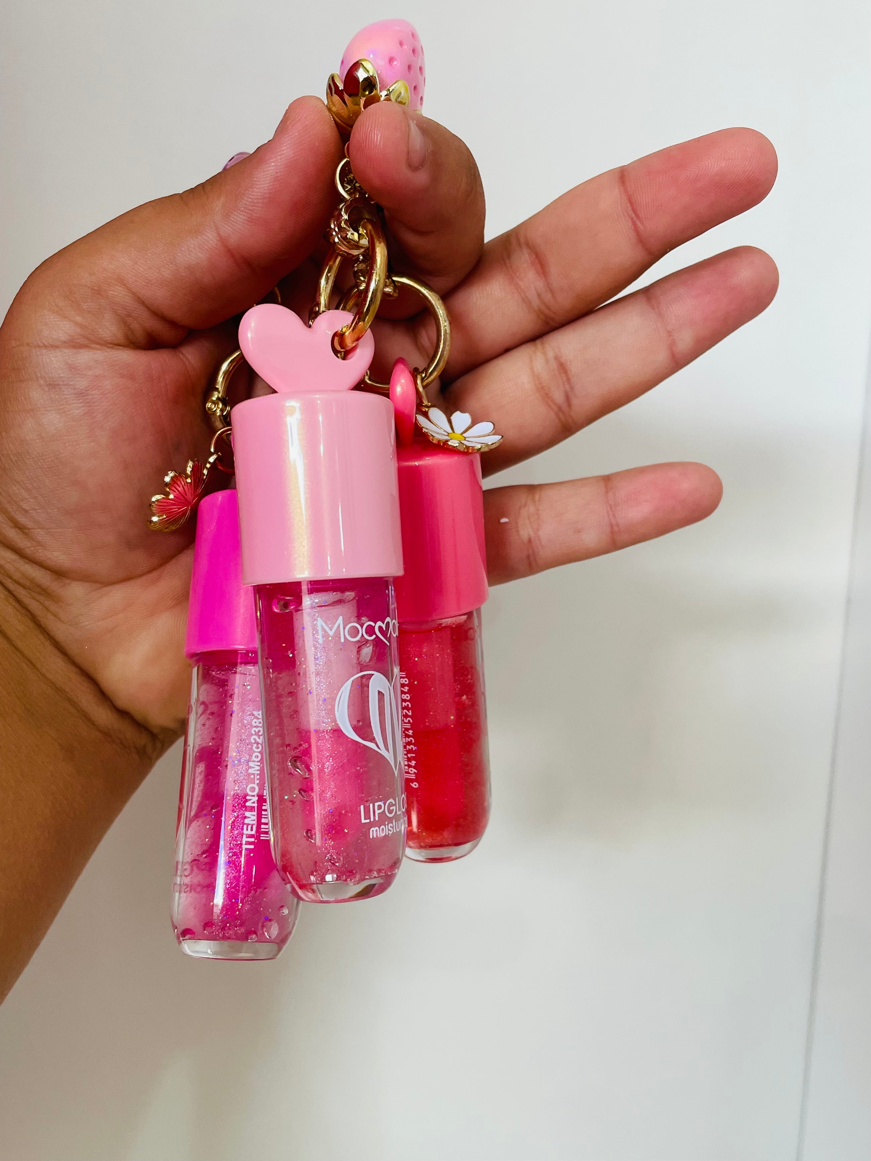 Gloss Labial Love Moisturizing – Brilho, Cor e Chaveiro de Morango