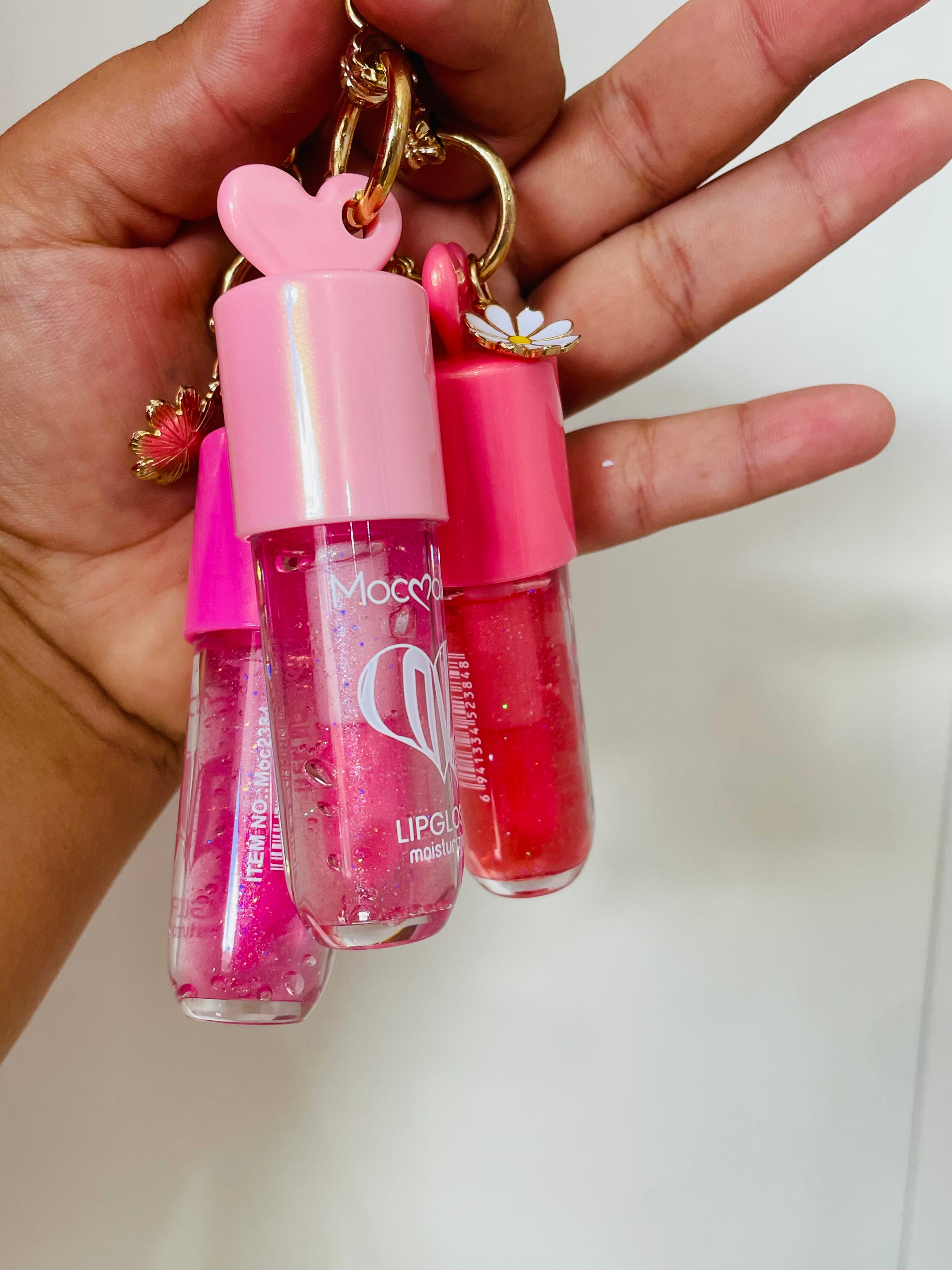 Gloss Labial Love Moisturizing – Brilho, Cor e Chaveiro de Morango