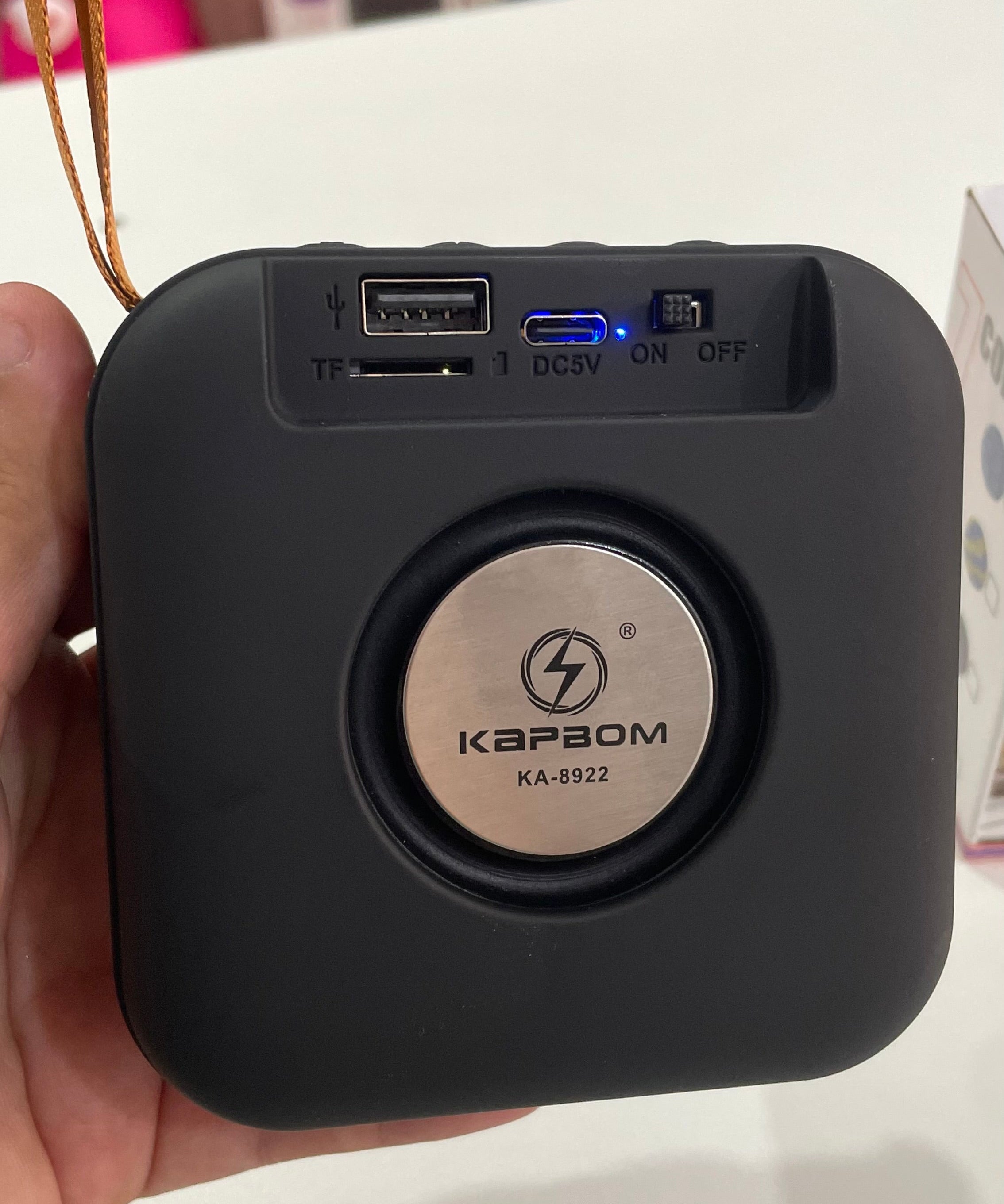 Caixa de Som Bluetooth Kapbom KA-8922 – Com LED RGB e Alça de Transporte