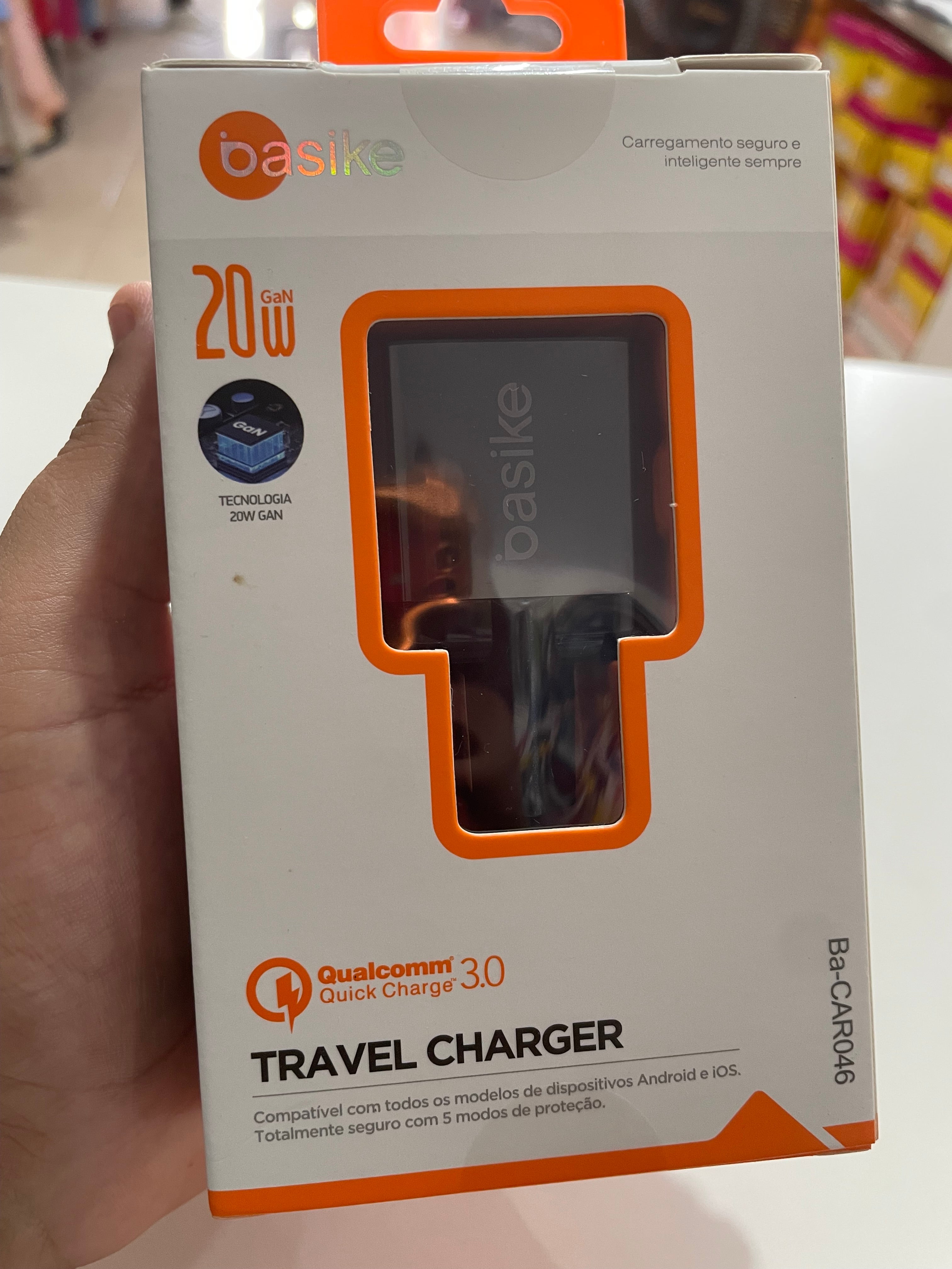 Carregador de Viagem Basike 20W GaN – Carregamento Rápido e Seguro (Ba-CAR046)