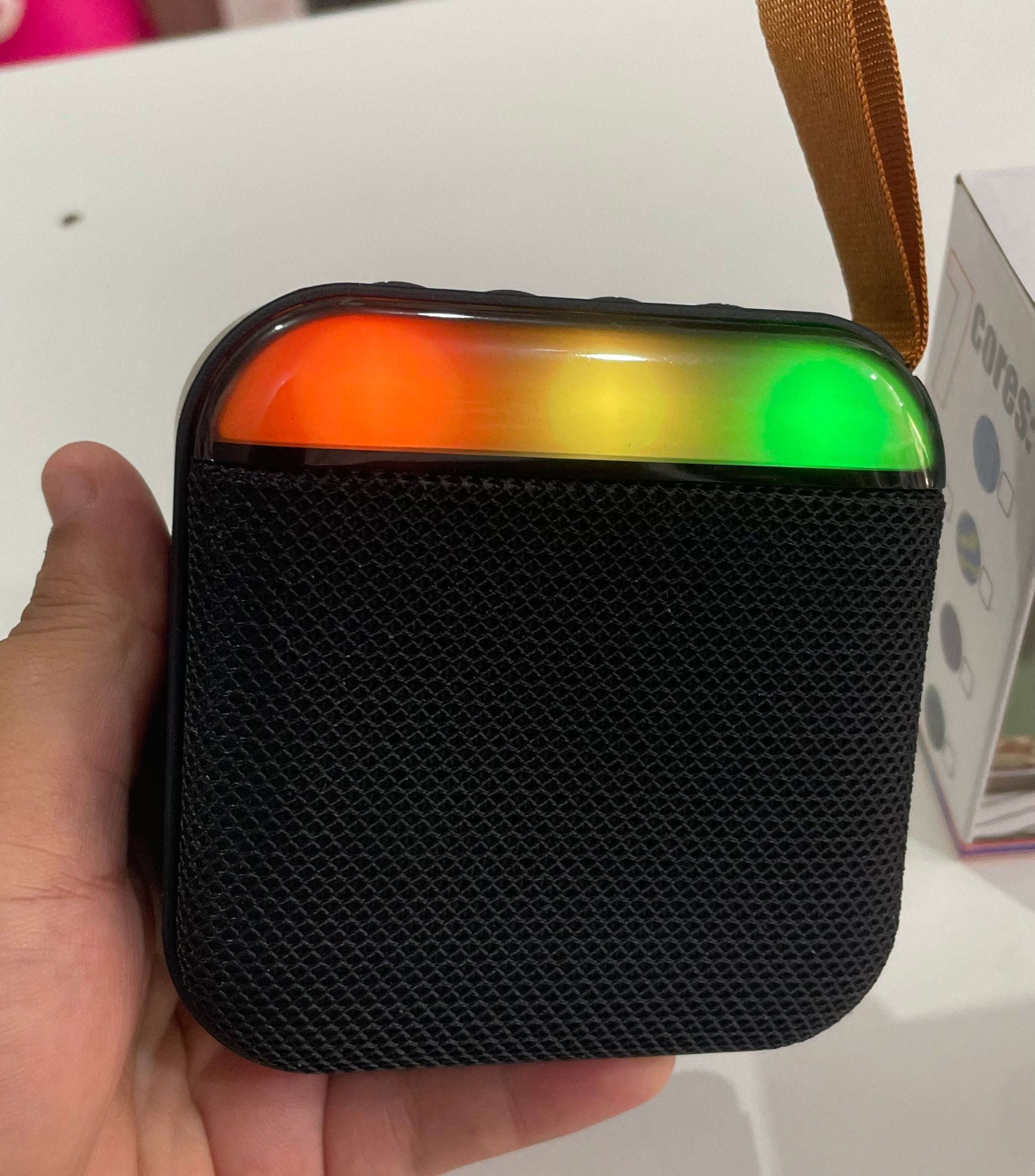 Caixa de Som Bluetooth Kapbom KA-8922 – Com LED RGB e Alça de Transporte