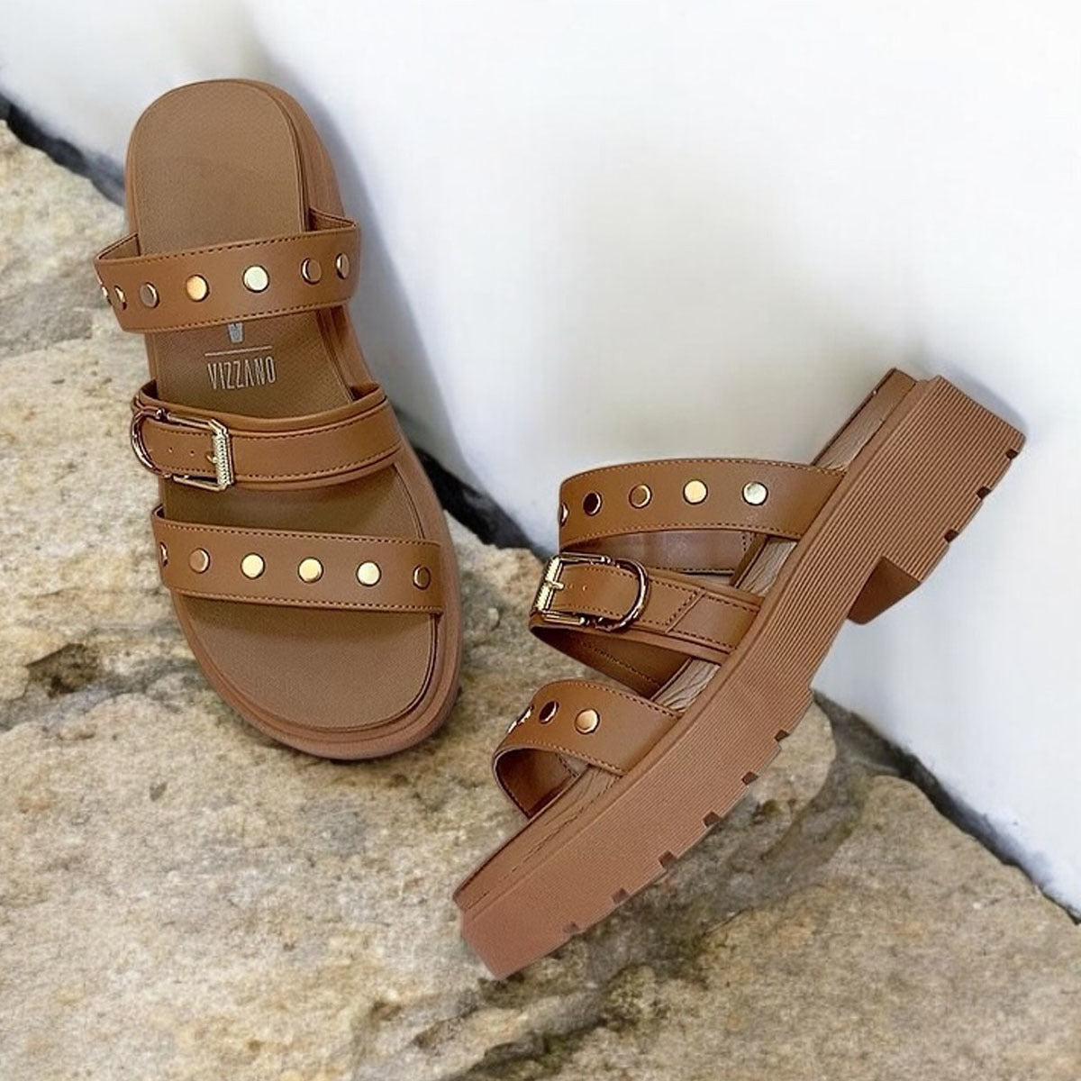 Sandália Slide Plataforma Tratorada - Caramelo com Tachas