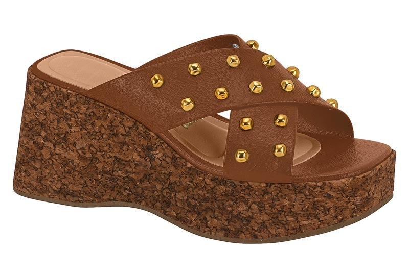 Tamanco Plataforma Tratorado com Tachas Douradas – Caramelo Ref:104068