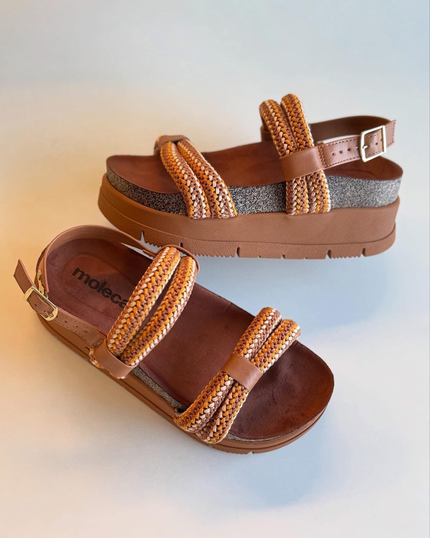 Sandália Papete Feminina Moleca – Plataforma com Tiras Trançadas Tons Terrosos