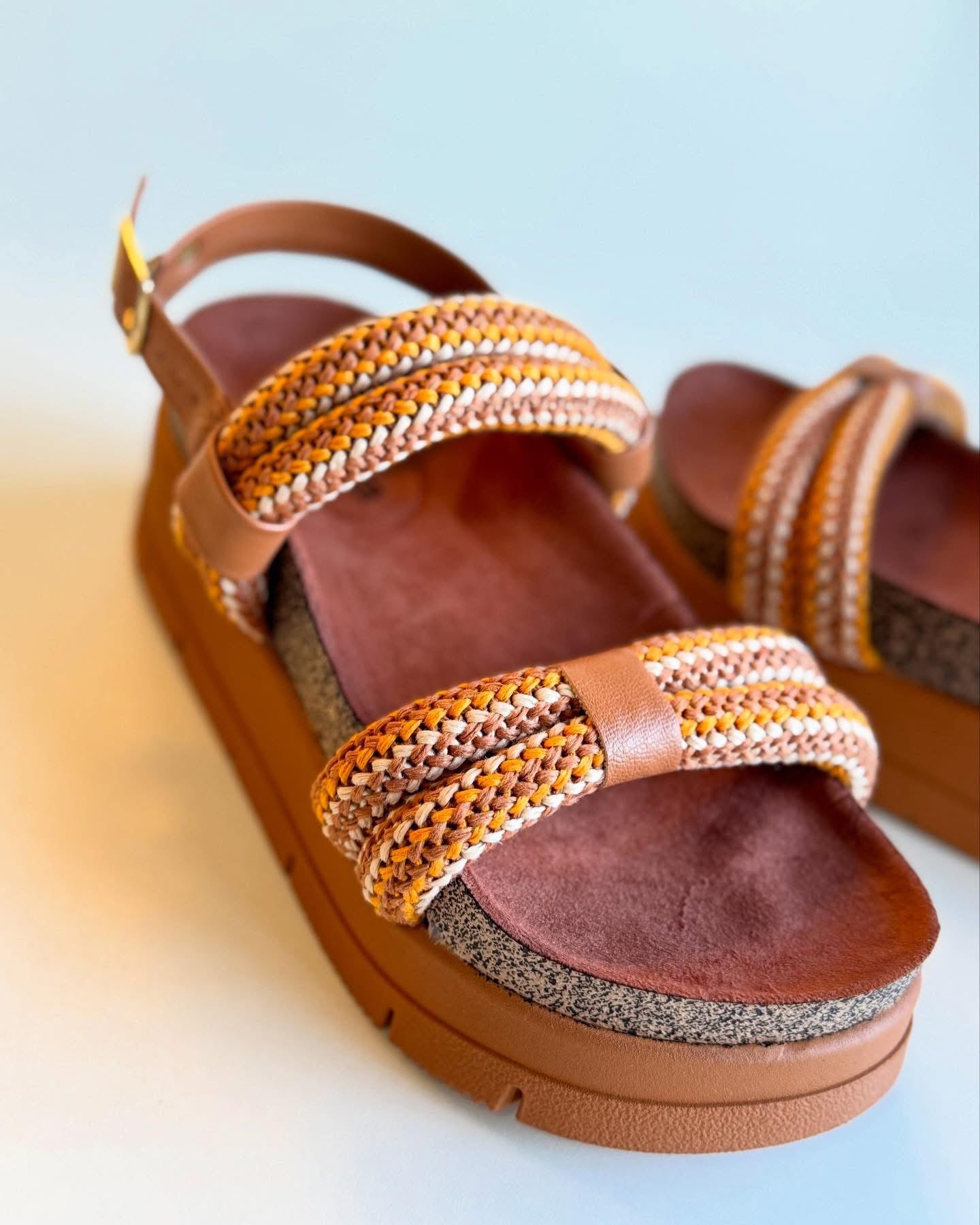 Sandália Papete Feminina Moleca – Plataforma com Tiras Trançadas Tons Terrosos